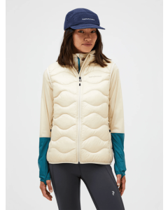 Peak Performance g79846_sand_fog_n36_on-model_front_image_dames_normaal_3.png
