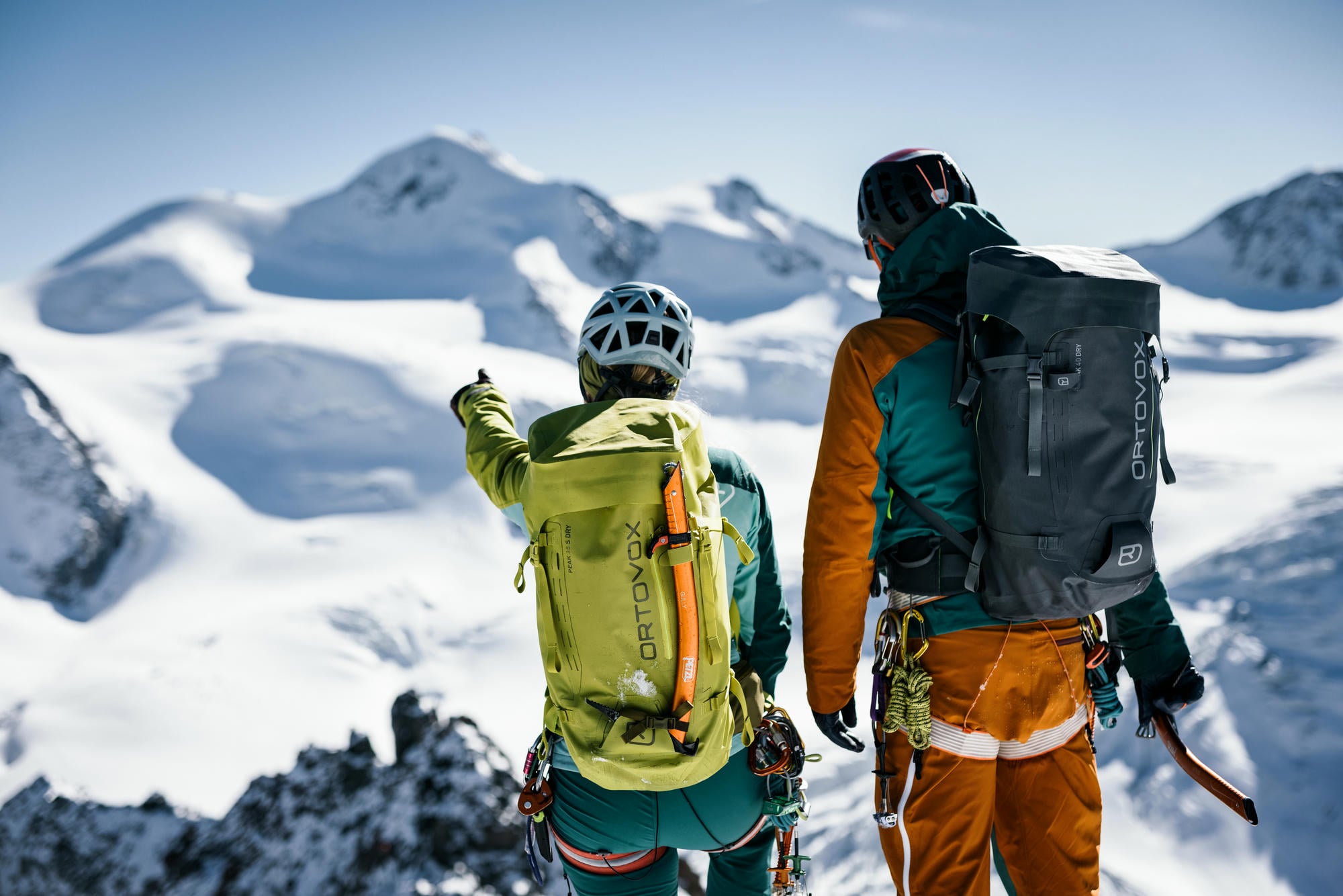 Bescherm jezelf tegen de elementen met hardshell kleding van Ortovox Ortovox hardshell kleding voor dames en heren